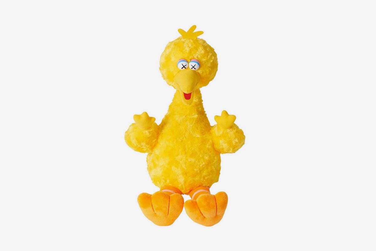 Cop KAWS x Uniqlo 'Sesame Street' Toys 